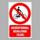 Tiltó matricák, táblák, jelek, piktogramok, - Piktogramok szöveggel - Kerékpárral behajtani tilos!